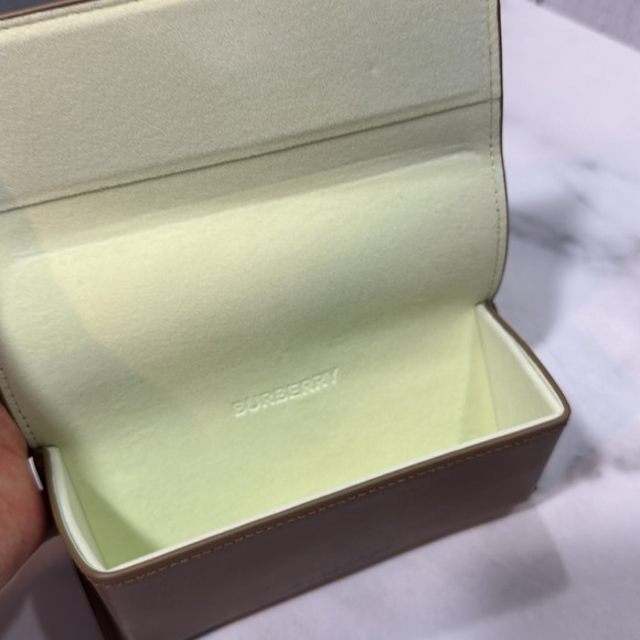 Burberry Sunglasses and Case Eyewear Butterfly Frames BE4299 - Picture 9 of 12